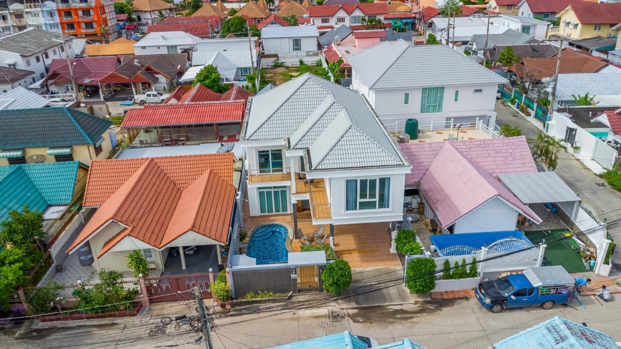 Sunflower Pool Pattya Pattaya