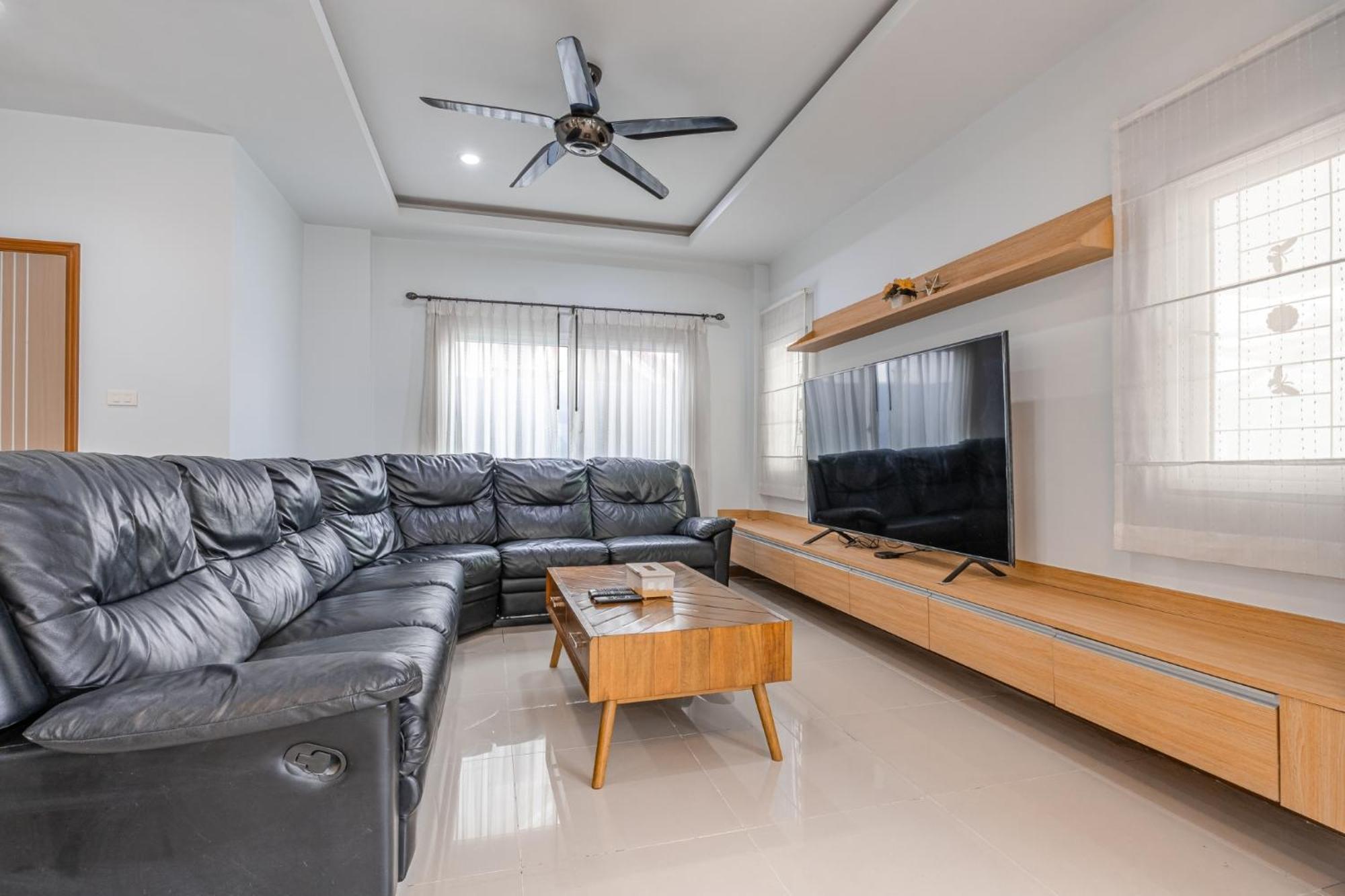 Sunflower Pool Pattya Villa Pattaya