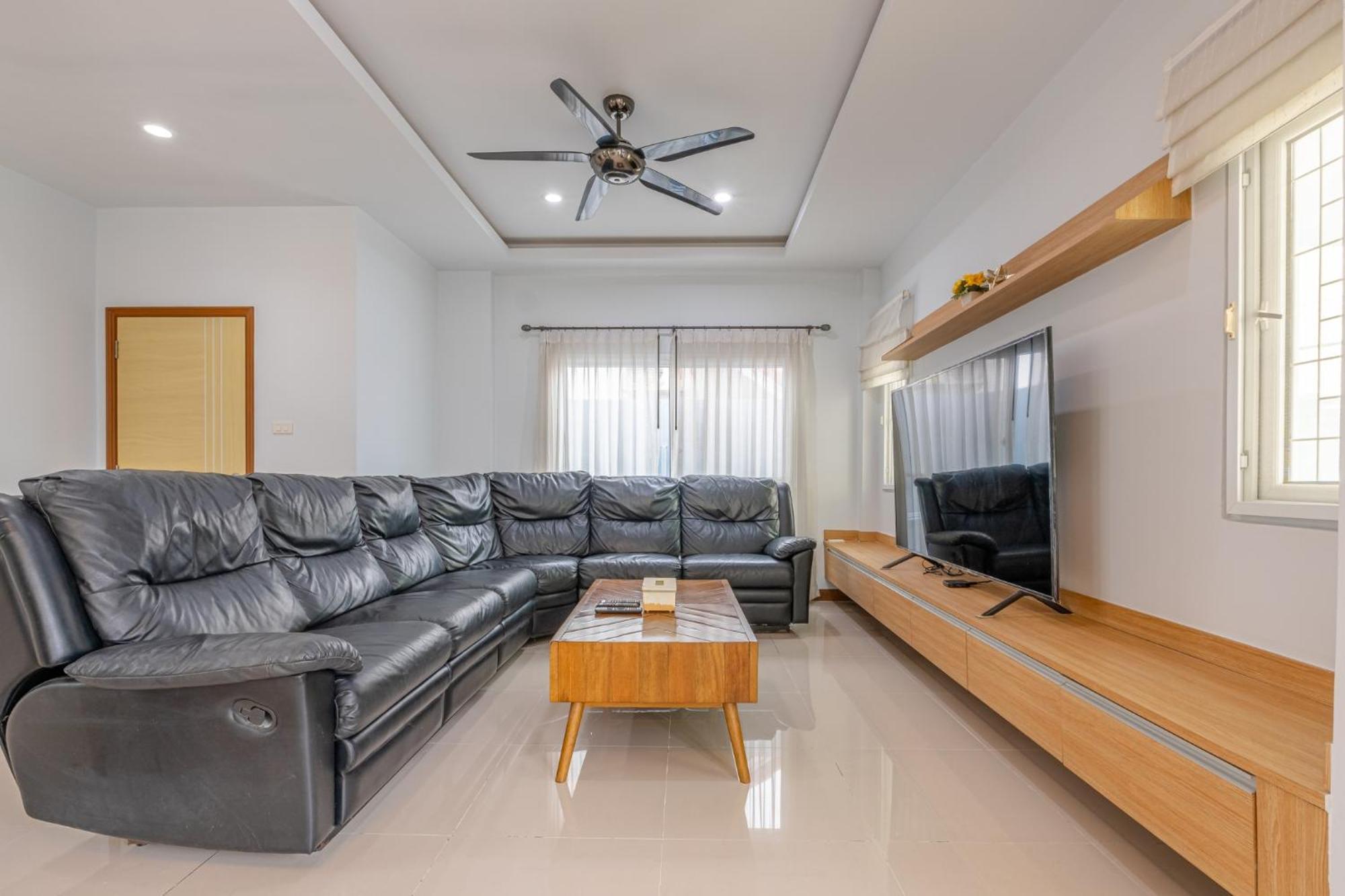 Sunflower Pool Pattya Pattaya