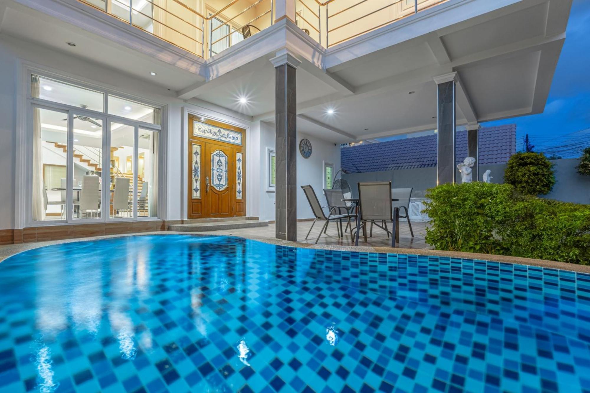 Sunflower Pool Pattya Pattaya